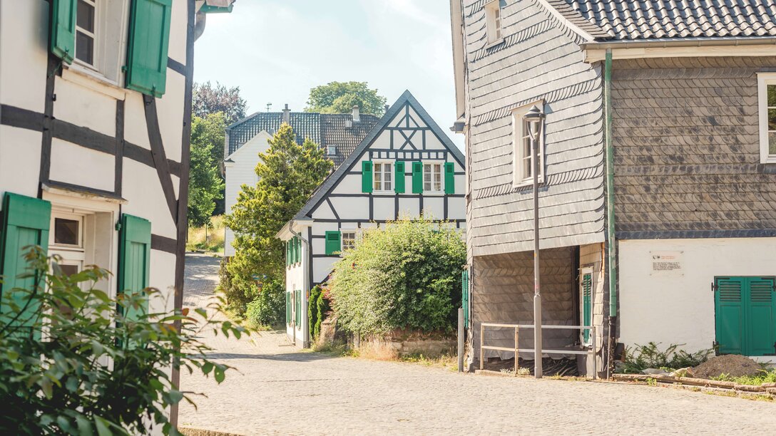Beispielbild eines Dorfes als Aufmacher für diese Serie. Das Bild zeigt das historische Dorf Gruiten. | © Eugenia pan Kiv, Unsplash